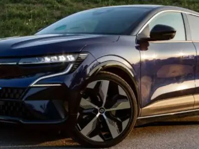 Usata Renault Megane E-Tech Techno 55 kW (75 CV) 2024 Blu/azzurro Berlina
