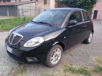 Usata Lancia Ypsilon Platinum 77 CV (56 kW) 2010 Nero Utilitaria