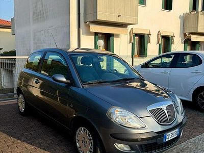Usata Lancia Ypsilon 70 CV (51 kW) 2005 Grigio Utilitaria