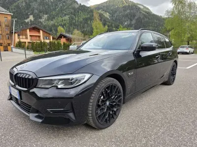 Usata BMW 330e Sport Line 292 CV (214 kW) 2022 Nero Station wagon