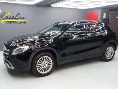 Usado Mercedes GLA180 122 CV (89 kW) 2019 Negro SUV