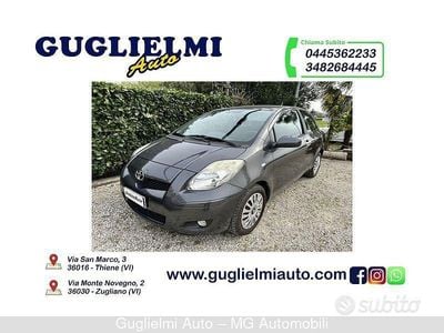 Usata Toyota Yaris 100 CV (73 kW) 2010 Grigio Utilitaria