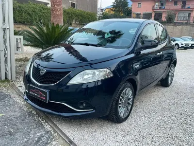 Usata Lancia Ypsilon Gold 69 CV (50 kW) 2017 Blu Utilitaria
