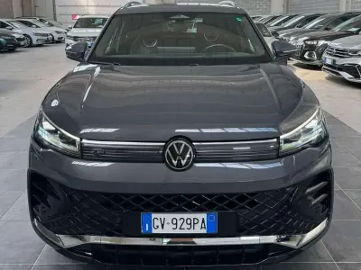 Usata VW Tiguan R-line 150 CV (110 kW) 2024 Grigio SUV