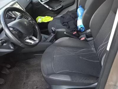 Usata Peugeot 208 2014 Utilitaria