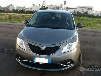 Usata Lancia Ypsilon Silver 69 CV (50 kW) 2017 Grigio Utilitaria