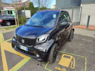 Usata Smart ForTwo Electric Drive Passion 41 kW (56 CV) 2019 Nero Cabrio