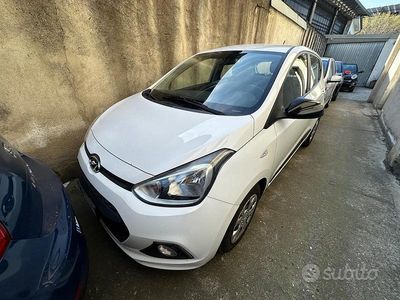 Usata Hyundai i10 67 CV (49 kW) 2015 Bianco Utilitaria