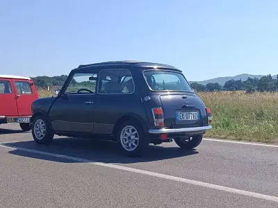 Usata Rover Mini 63 CV (46 kW) 1994 Nero Berlina