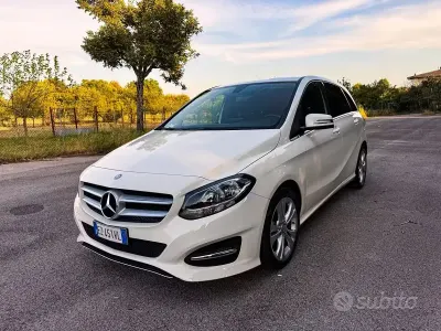 Usata Mercedes A180 109 CV (80 kW) 2015 Bianco Utilitaria