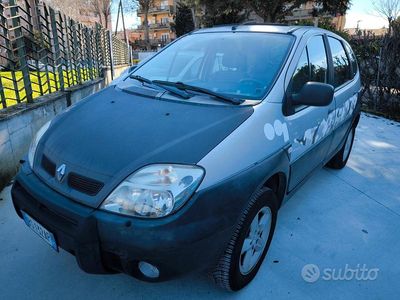 Usata Renault Scénic 139 CV (102 kW) 2001 Grigio Monovolume