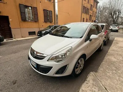 Usata Opel Corsa 65 CV (47 kW) 2013 Bianco Utilitaria