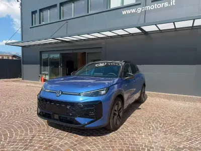 Nuova VW T-Roc R-line 150 CV (110 kW) 2026 Bluazzurro SUV