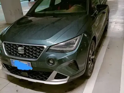 Usata Seat Arona Xperience 95 CV (69 kW) 2021 Verde SUV