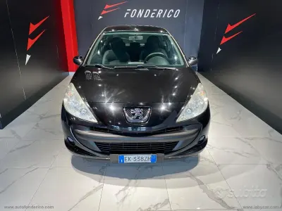 Käytetty Peugeot 206 60 HP (44 kW) 2011 Musta Sedan
