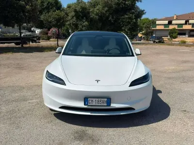 Usata Tesla Model 3 RWD 152 kW (208 CV) 2025 Bianco Berlina