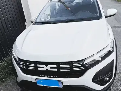 Gebraucht Dacia Sandero Expression 110 PS (80 kW) 2024 Weiß Van / Kleinbus