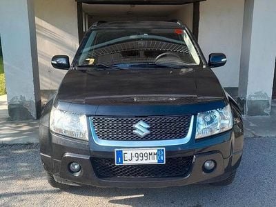 Second-hand Suzuki Grand Vitara 129 CP (94 kW) 2011 Negru SUV
