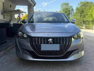 Usata Peugeot 208 75 CV (55 kW) 2021 Grigio Utilitaria