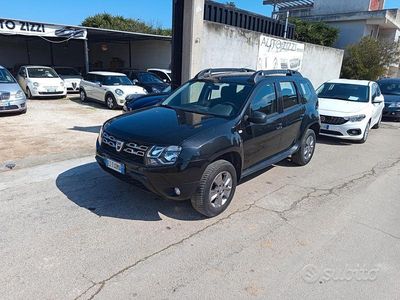 Usata Dacia Duster Lauréate 110 CV (80 kW) 2015 Nero SUV