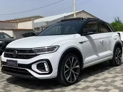 Usata VW T-Roc R-line 150 CV (110 kW) 2023 Nero SUV