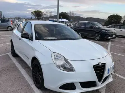 Second-hand Alfa Romeo Giulietta Progression 105 CP (77 kW) 2011 Alb Hatchback