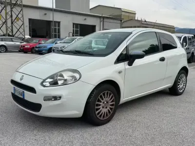 Usata Fiat Punto 75 CV (55 kW) 2012 Bianco Utilitaria