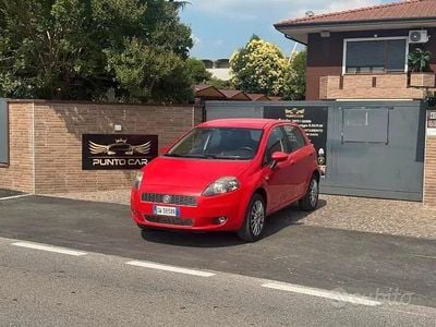 Usata Fiat Grande Punto Dynamic 77 CV (56 kW) 2009 Rosso Utilitaria