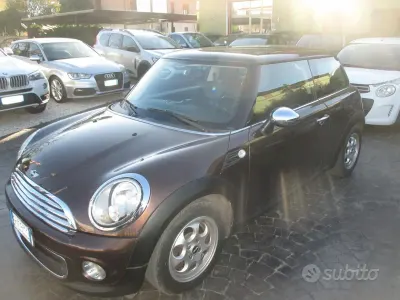 Usata Mini Cooper D 90 CV (66 kW) 2011 Marrone Utilitaria