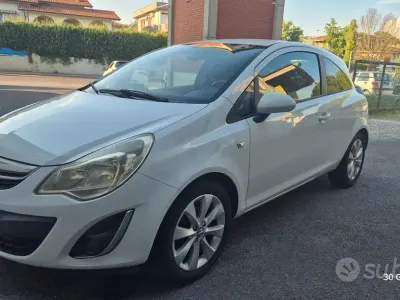Usata Opel Corsa 75 CV (55 kW) 2012 Bianco Utilitaria