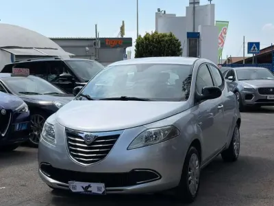 Usata Lancia Ypsilon Silver 69 CV (50 kW) 2014 Grigio Utilitaria