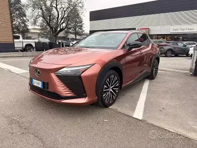 Usata Lexus RZ 450e 131 kW (179 CV) 2023 Giallo SUV
