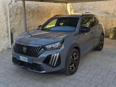 Usata Peugeot 2008 Allure 102 CV (75 kW) 2025 Grigio SUV
