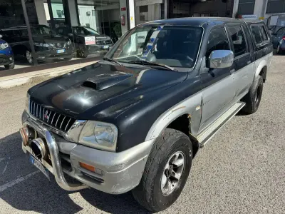 Usata Mitsubishi L200 Top 99 CV (72 kW) 1999 Tetto silver Pick-up