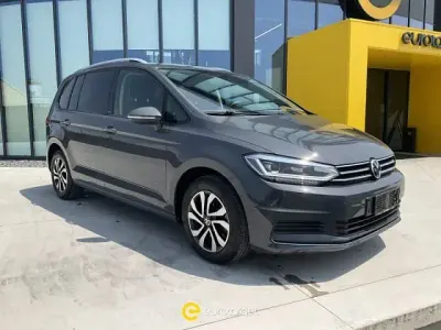 Käytetty VW Touran Business 150 HP (110 kW) 2022 Harmaa Tila-auto