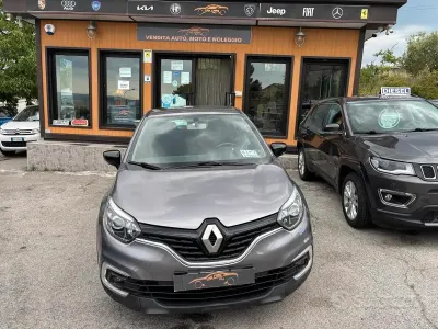 Usata Renault Captur Life 90 CV (66 kW) 2018 Grigio SUV