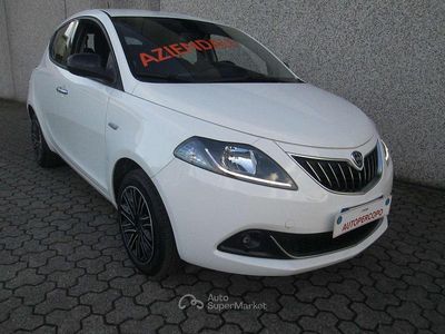 Usata Lancia Ypsilon Gold 69 CV (50 kW) 2023 Bianco gelato Utilitaria
