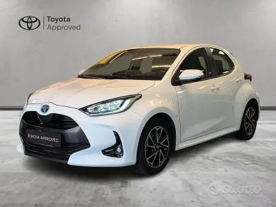 Usata Toyota Yaris Hybrid Trend 115 CV (84 kW) 2022 Bianco Berlina