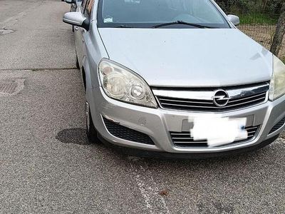 Begagnad Opel Astra 60 HK (44 kW) 2008 Grå Sedan
