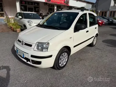 Usata Fiat Panda Active 75 CV (55 kW) 2011 Bianco Utilitaria