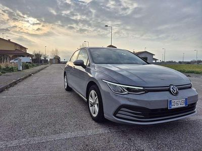 Usata VW Golf VIII Life 110 CV (80 kW) 2021 Grigio Berlina
