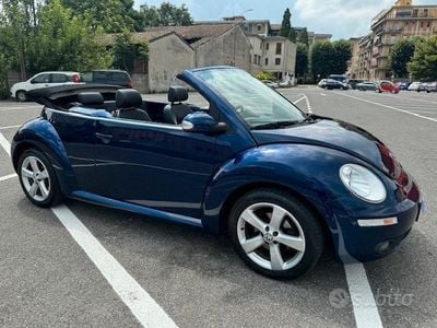 Usata VW New Beetle Cabriolet 105 CV (77 kW) 2007 Blu/azzurro Cabrio