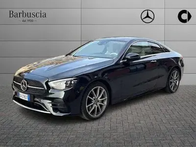Begagnad Mercedes 300 Premium Plus 265 HK (194 kW) 2023 Grön Sportkupé