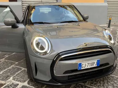 Usata Mini ONE Business 102 CV (75 kW) 2022 Grigio Utilitaria