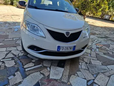 Usata Lancia Ypsilon Gold 95 CV (69 kW) 2016 Utilitaria