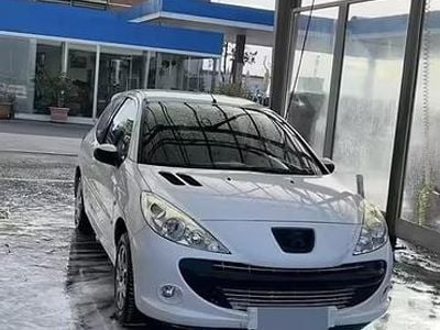 Begagnad Peugeot 206 60 HK (44 kW) 2009 Vit Sedan