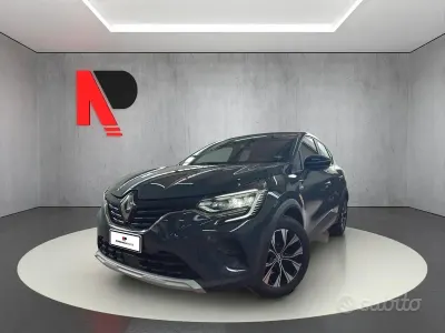 Usata Renault Captur Techno 101 CV (74 kW) 2024 Blu SUV