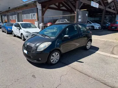 Usata Toyota Yaris 87 CV (63 kW) 2007 Nero Utilitaria