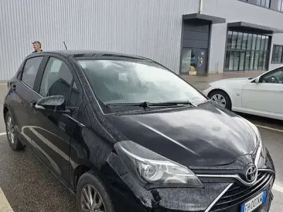 Usata Toyota Yaris Cool 69 CV (50 kW) 2017 Berlina