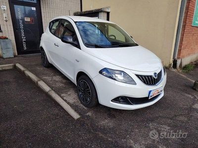 Usata Lancia Ypsilon Gold 69 CV (50 kW) 2023 Bianco gelato pastello Utilitaria